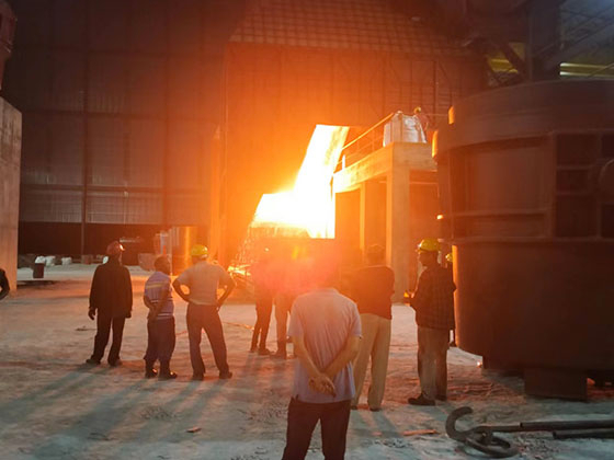 Middle frequency indution furnace tapping